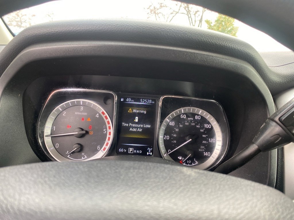Used 2018 Nissan Titan SV image 15