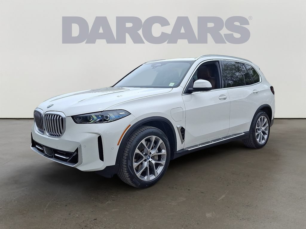 Used 2025 BMW X5 xDrive50e AWD/4WD image 3