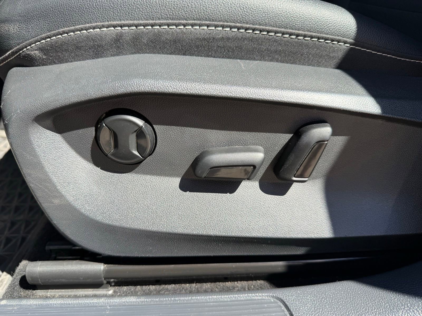 Used 2022 Volkswagen Taos SE w/ Panoramic Sunroof Package image 32