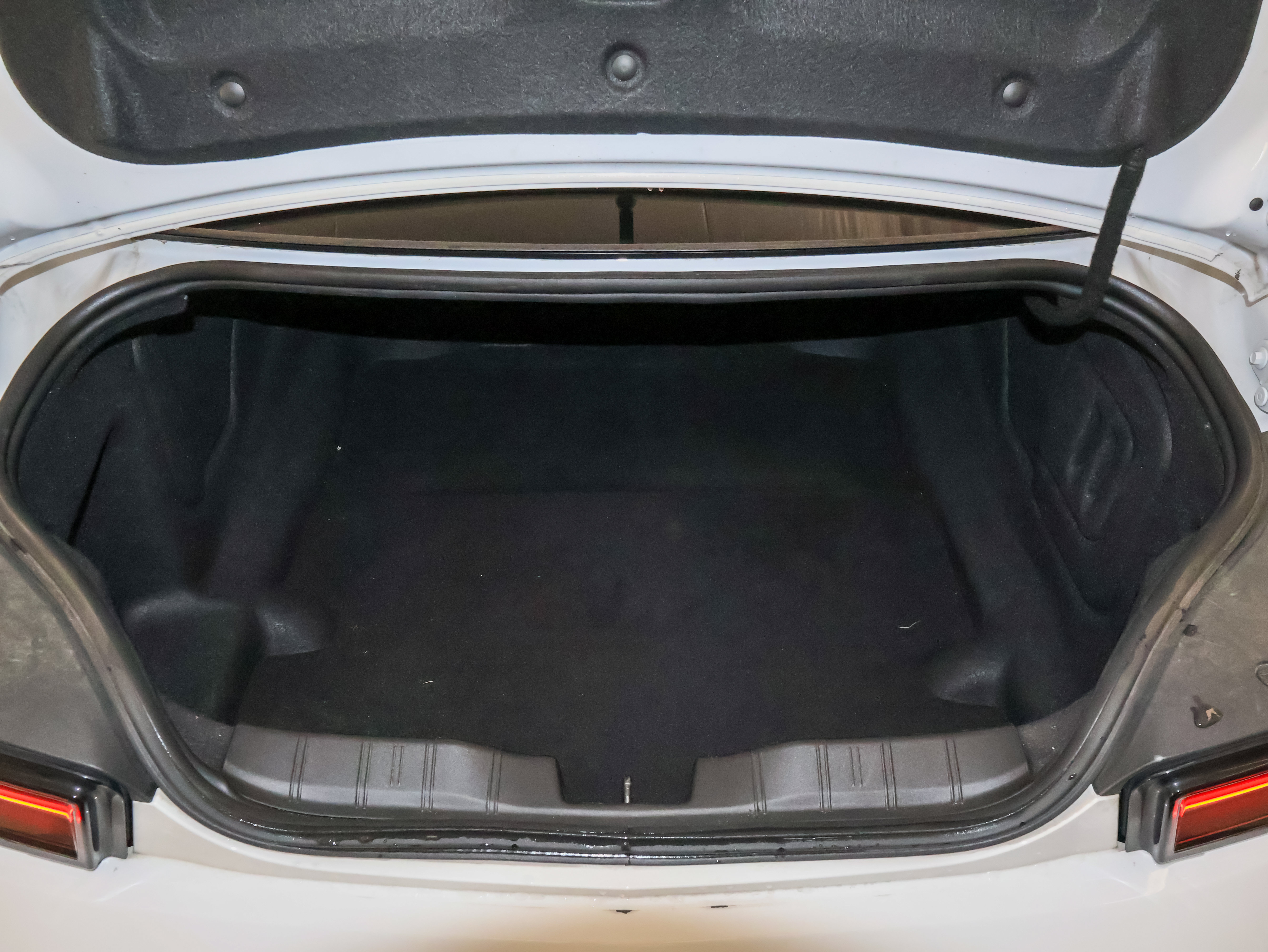 Used 2018 Chevrolet Camaro ZL1 RWD image 11