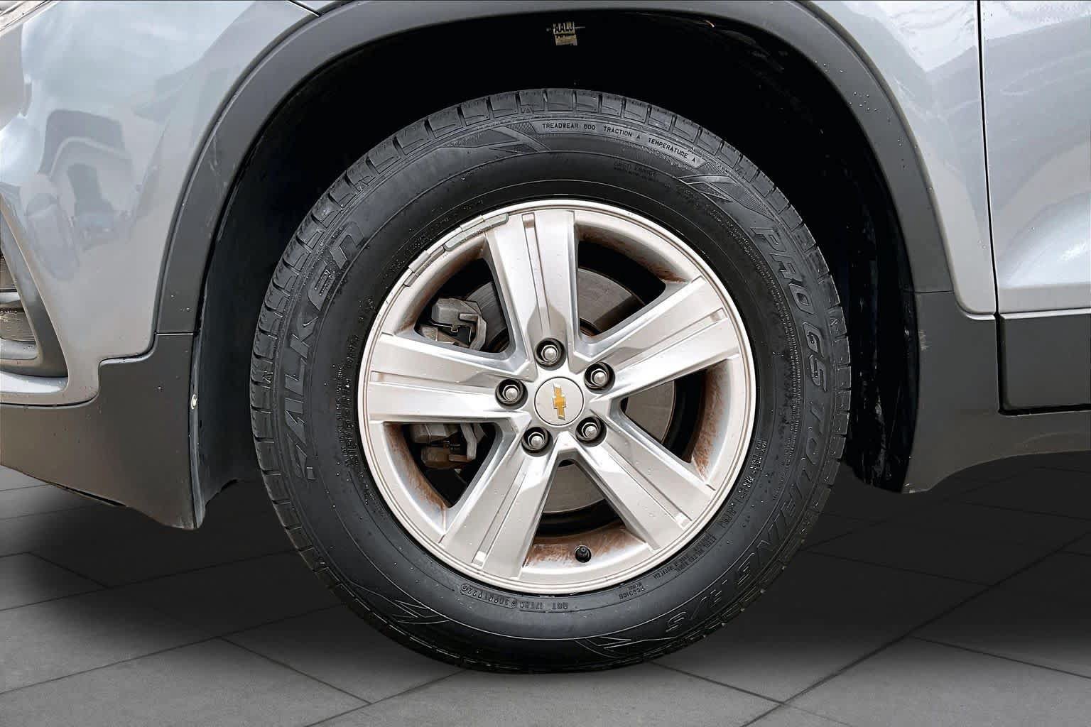 Used 2019 Chevrolet Trax LT w/ LT Convenience Package FWD image 11