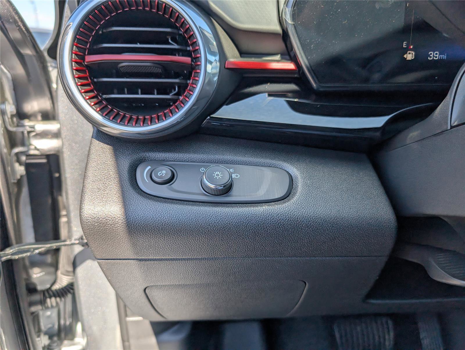 New 2026 Chevrolet Trax RS w/ Sunroof Package image 27