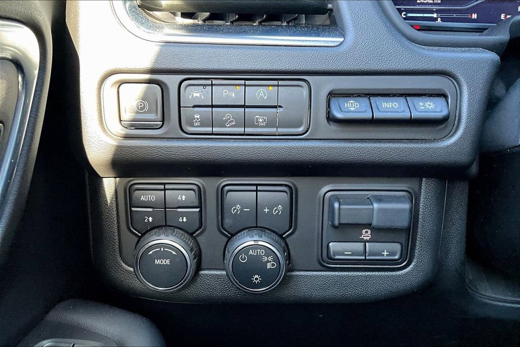 Used 2024 Chevrolet Tahoe High Country image 13