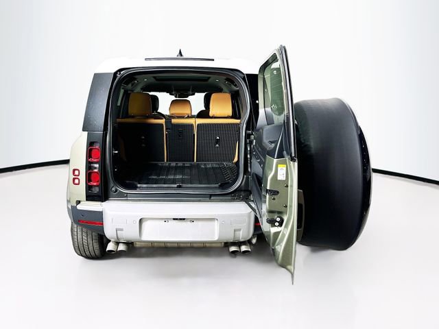 Used 2024 Land Rover Defender 110 SE AWD/4WD image 6