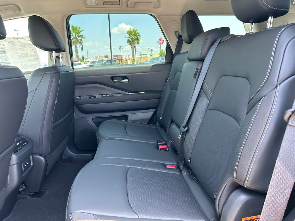 New 2026 Nissan Pathfinder SL FWD image 33