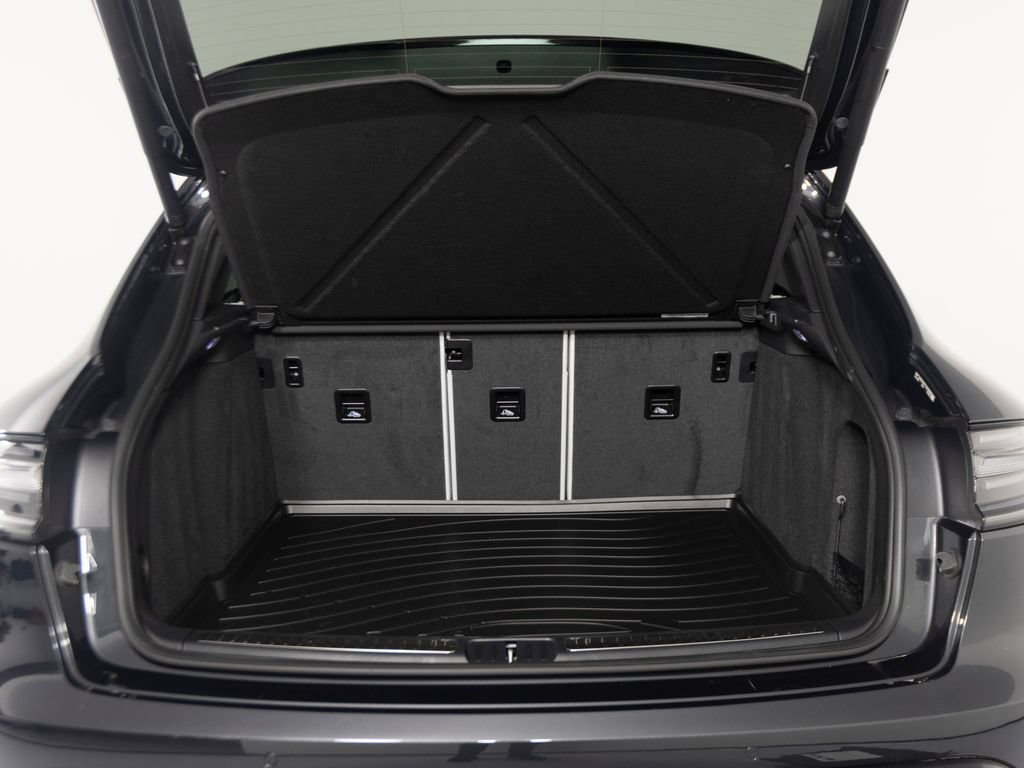 Certified 2026 Porsche Macan S AWD/4WD image 47