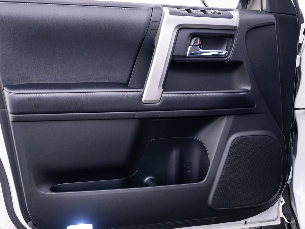 Used 2019 Toyota 4Runner SR5 AWD/4WD image 14