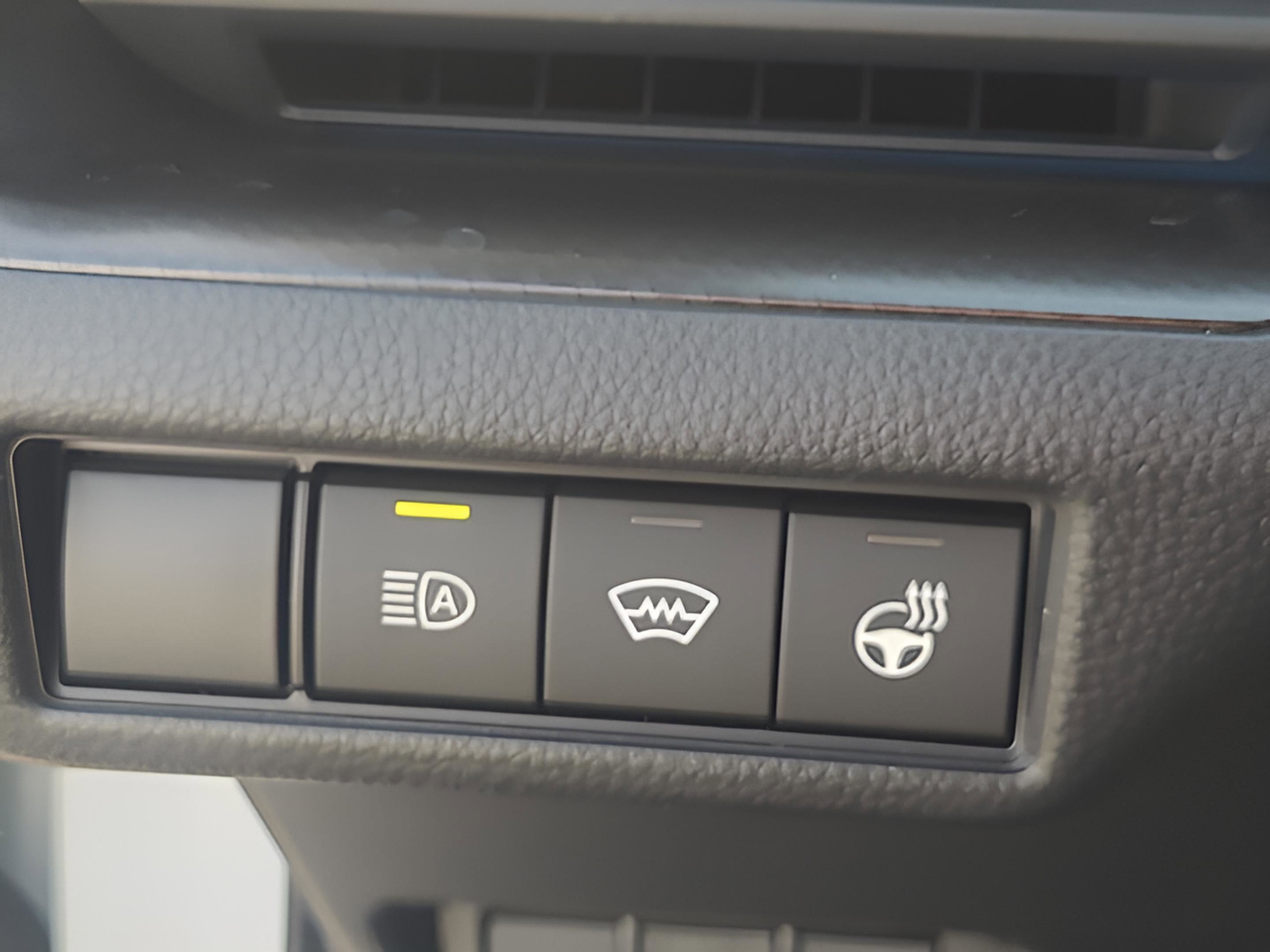 New 2026 Toyota Prius Plug-In Hybrid FWD image 25