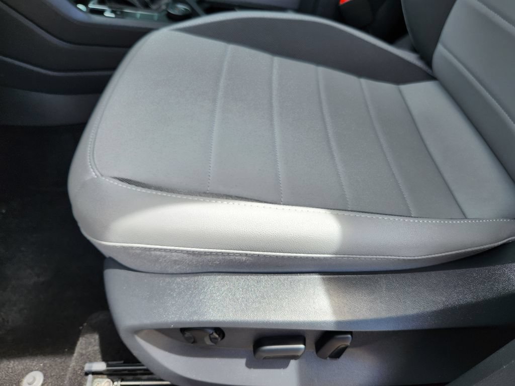 Certified 2024 Volkswagen Taos SE AWD/4WD image 11