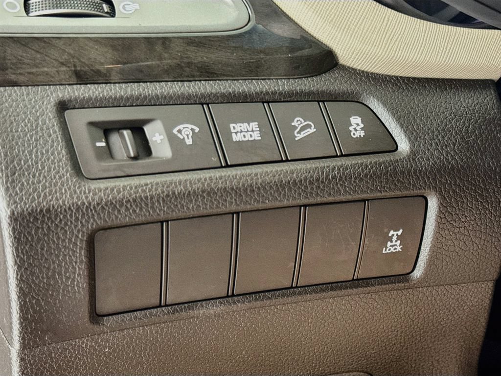 Used 2018 Hyundai Santa Fe Sport w/ 2.4L Value Package 02 AWD/4WD image 11