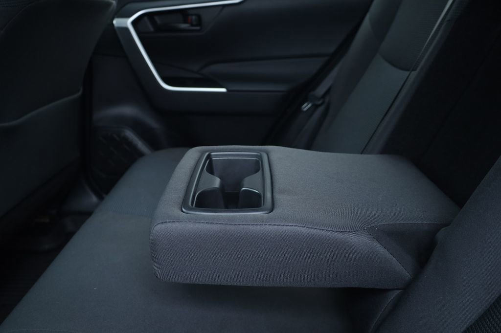 Used 2021 Toyota RAV4 LE image 15