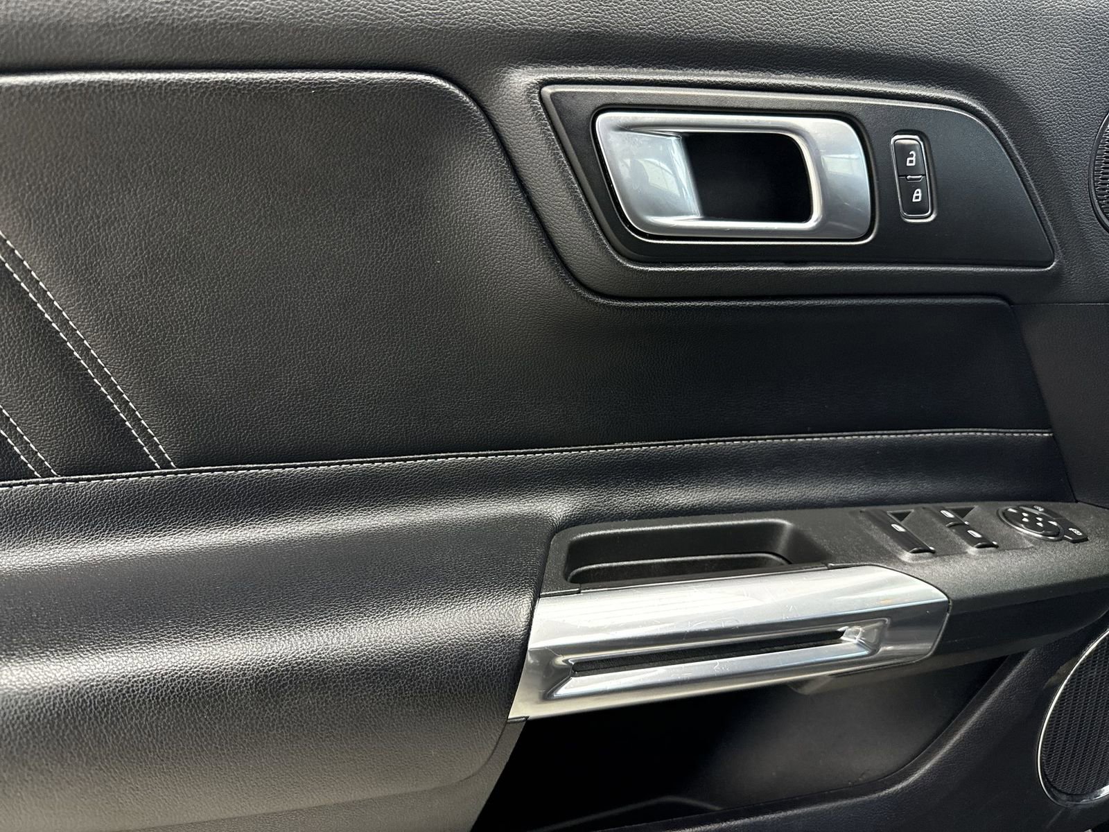 Used 2022 Ford Mustang Premium RWD image 29
