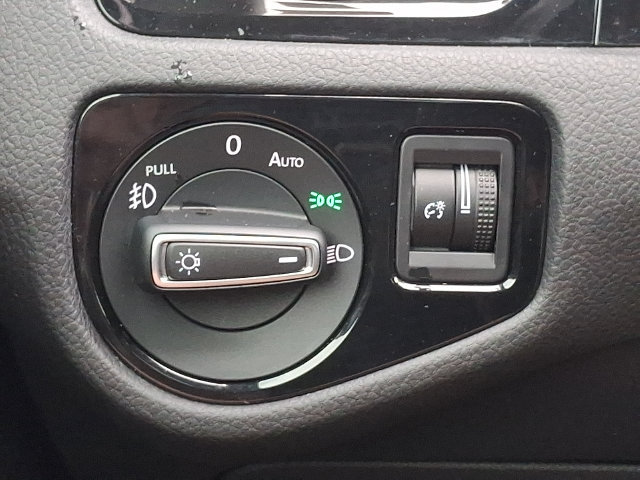 Used 2015 Volkswagen Golf SEL FWD image 26