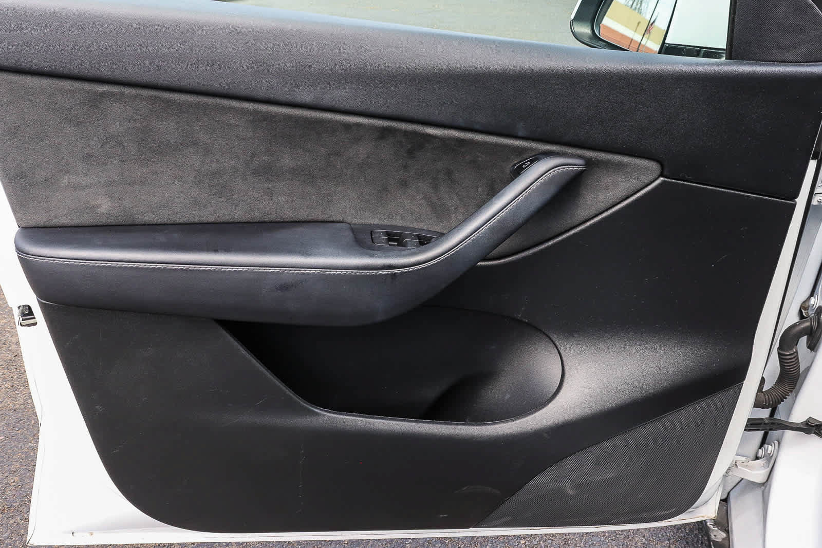 Used 2022 Tesla Model Y Long Range AWD/4WD image 23
