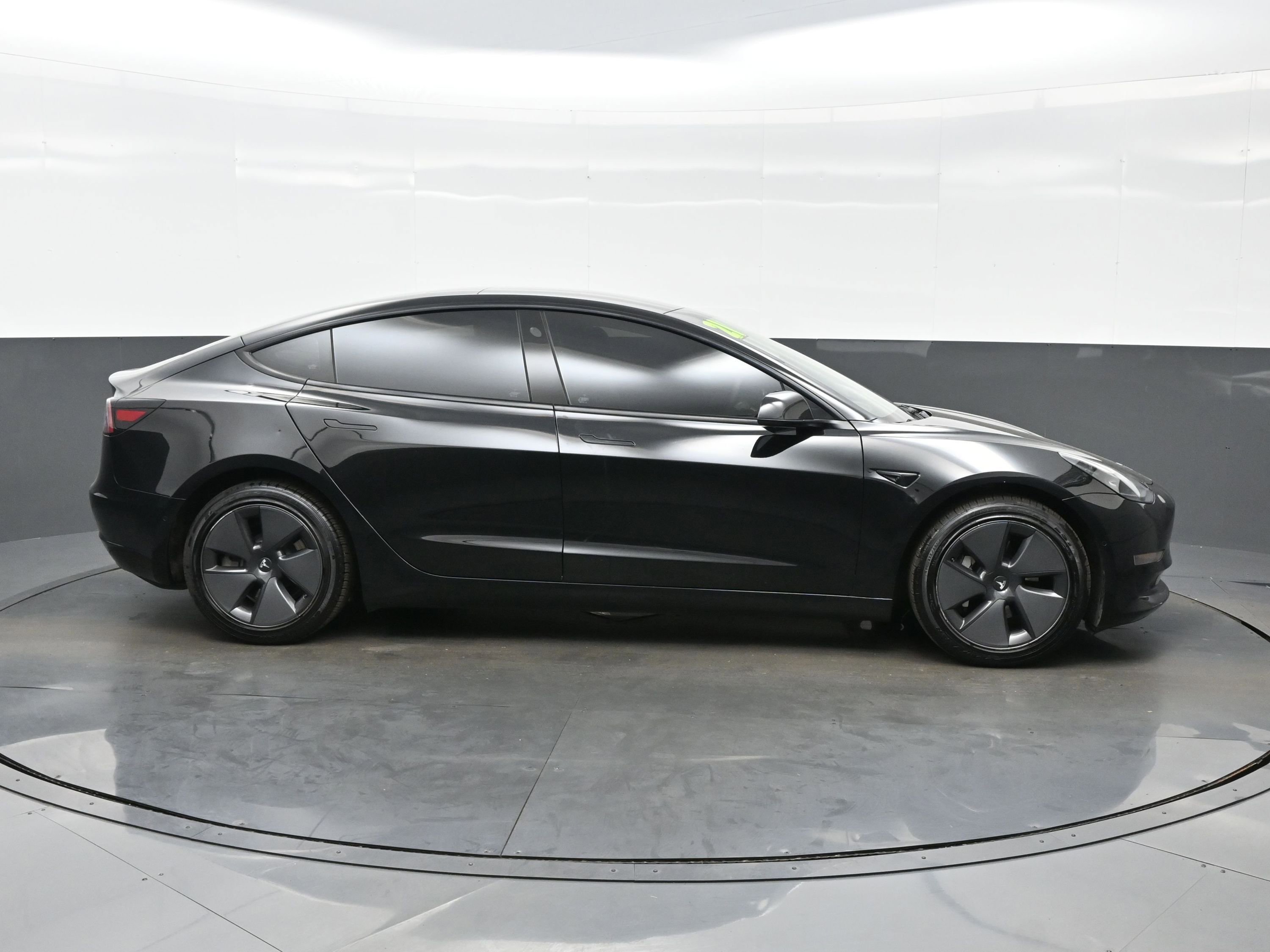 Used 2021 Tesla Model 3 Standard Range Plus image 7