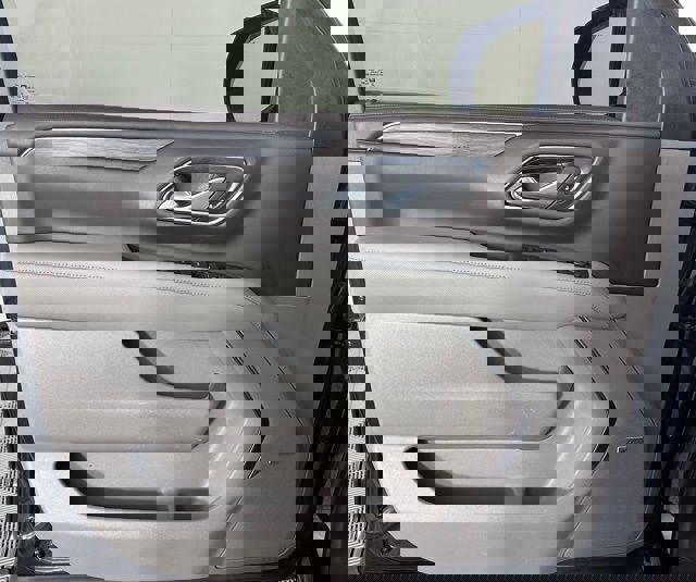 Used 2023 GMC Yukon XL SLT image 14