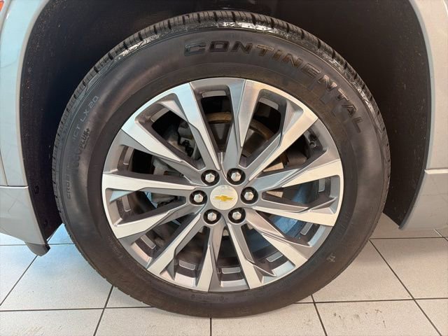 Used 2023 Chevrolet Traverse Premier image 11