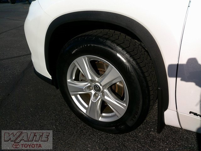 Certified 2023 Toyota Highlander LE image 11