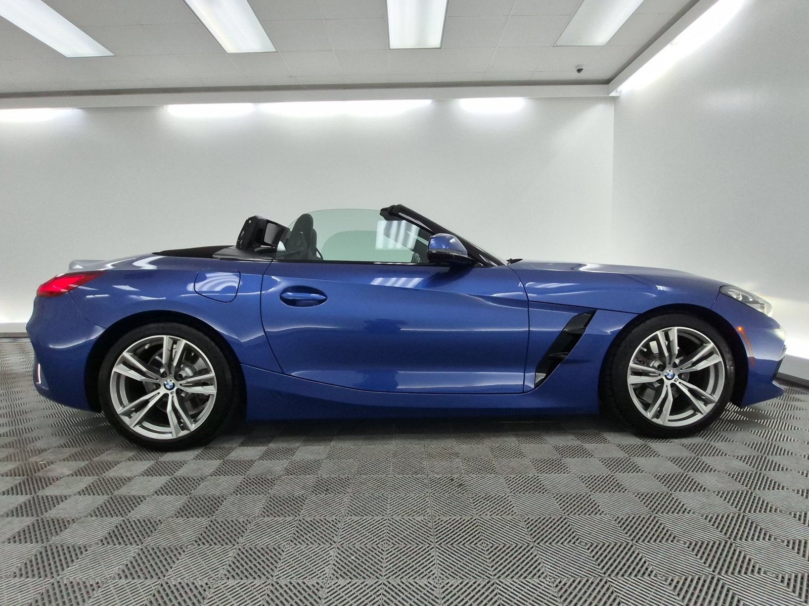 Used 2023 BMW Z4 sDrive30i w/ Driving Assistance Package RWD image 28