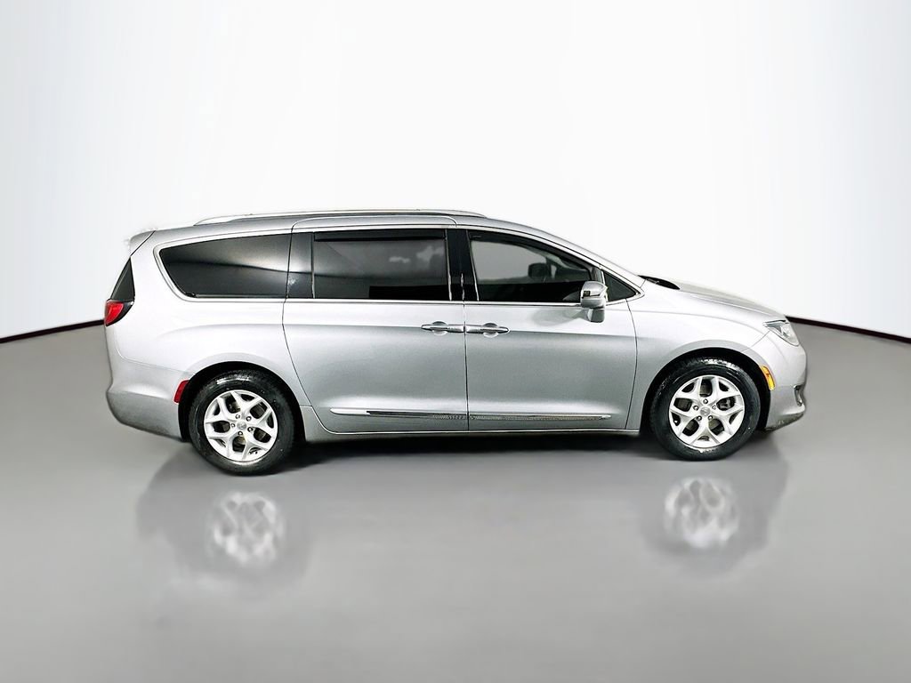 Used 2020 Chrysler Pacifica Limited image 8