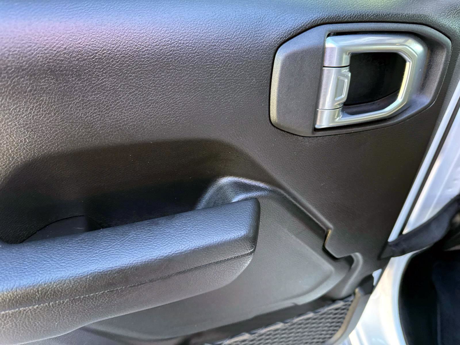 Used 2024 Jeep Wrangler Unlimited w/ Convenience Group image 10