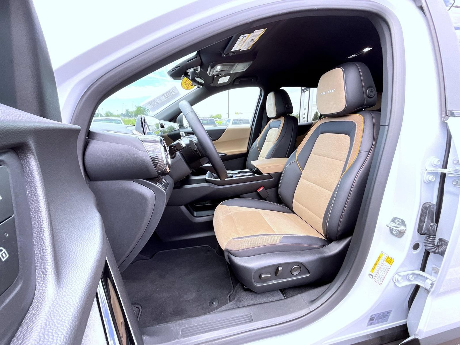 Certified 2026 Chevrolet Equinox ACTIV w/ Safety and Technology Package AWD/4WD image 12