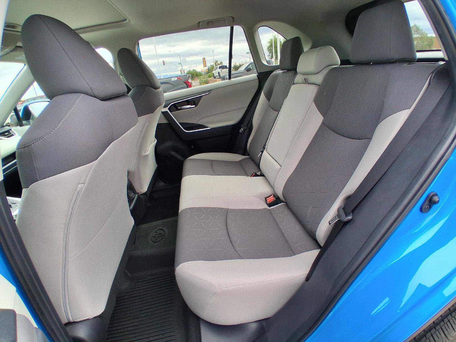 Used 2020 Toyota RAV4 XLE w/ Convenience Package FWD image 18