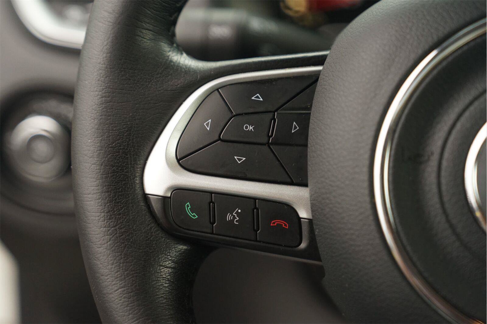 Used 2015 Jeep Renegade Latitude w/ Popular Equipment Group FWD image 22