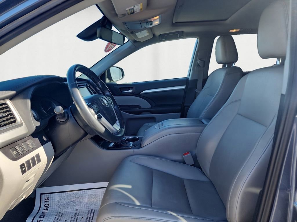 Used 2019 Toyota Highlander XLE AWD/4WD image 10