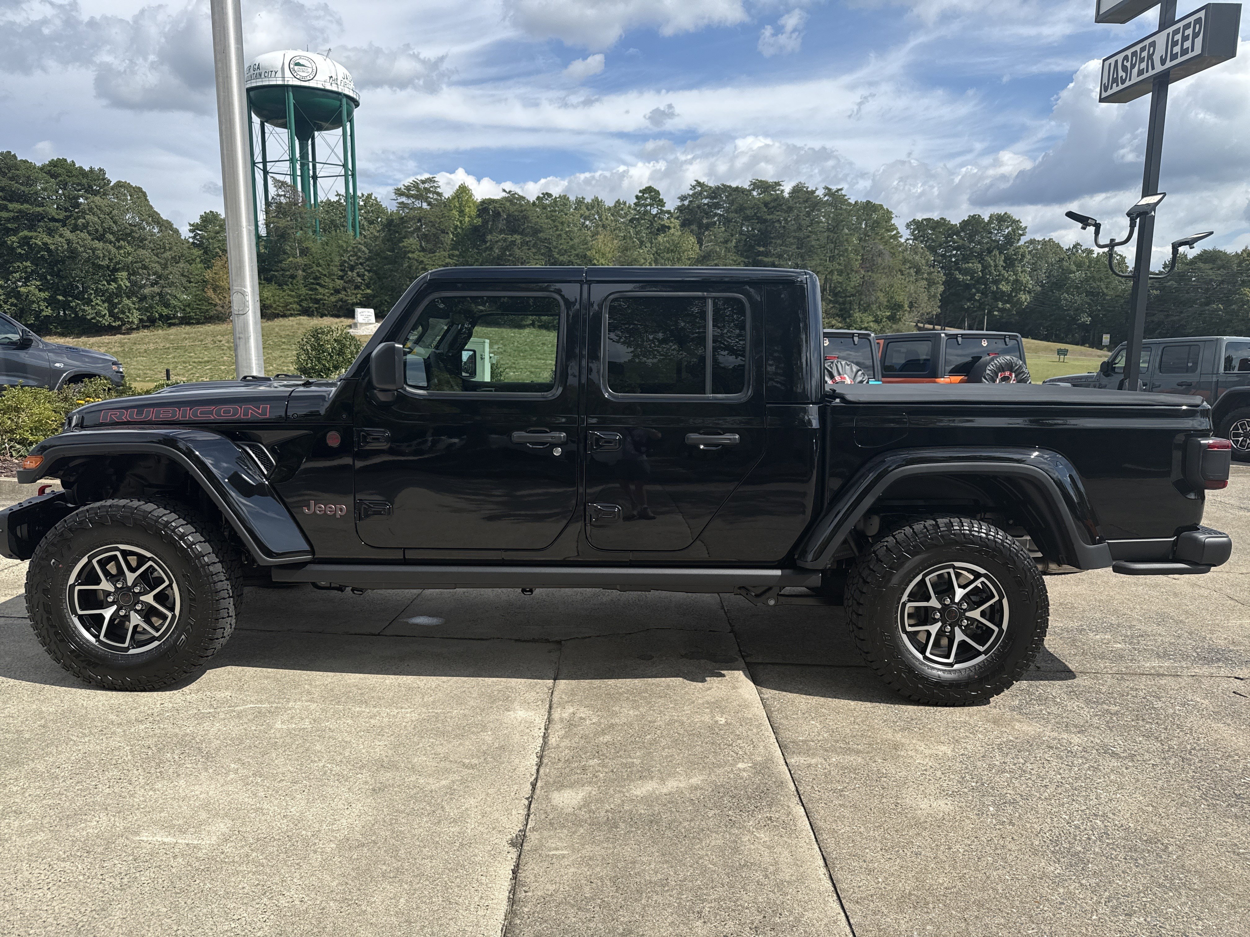 New 2025 Jeep Gladiator Rubicon image 4