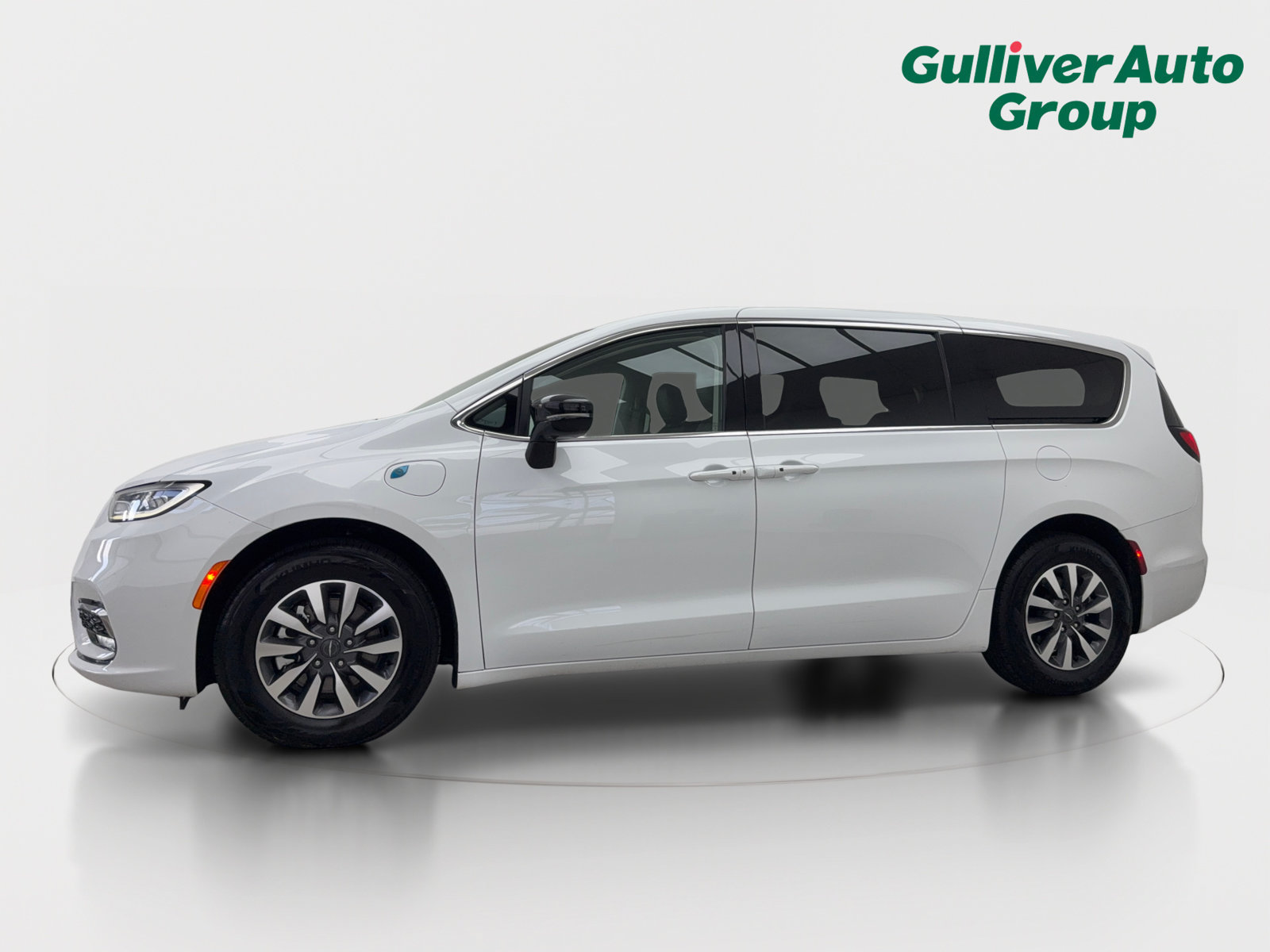 Used 2024 Chrysler Pacifica Limited FWD image 2