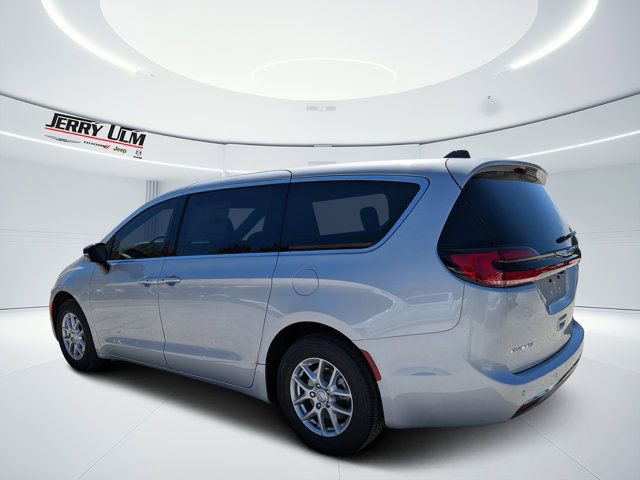 New 2026 Chrysler Pacifica Select FWD image 5