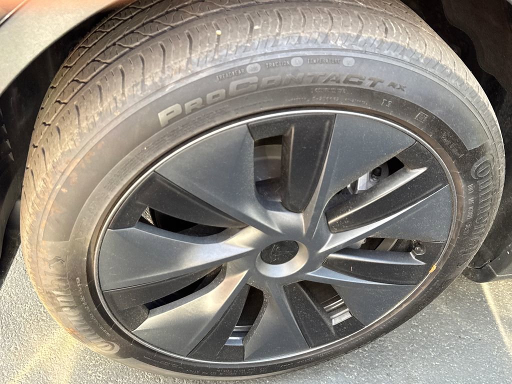 Used 2025 Tesla Model Y Long Range RWD image 9