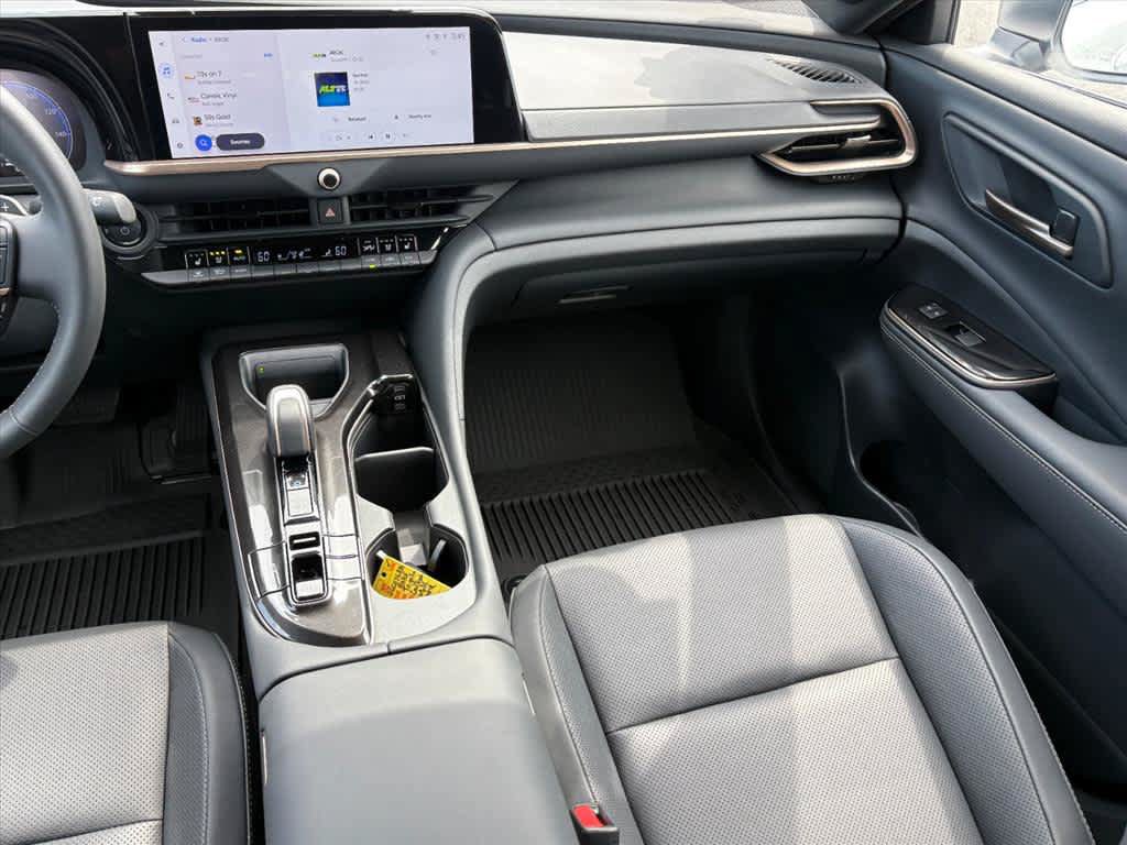 Used 2025 Toyota Crown Signia w/ Advanced Technology Package AWD/4WD image 5