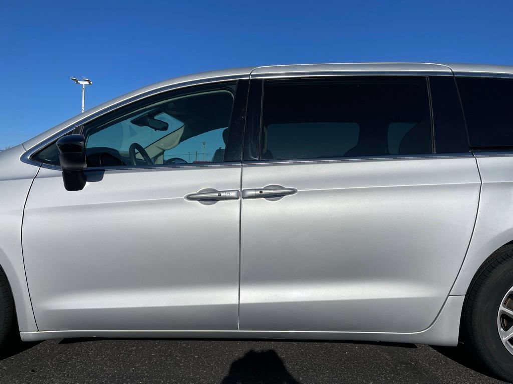 Used 2024 Chrysler Voyager LX FWD image 37
