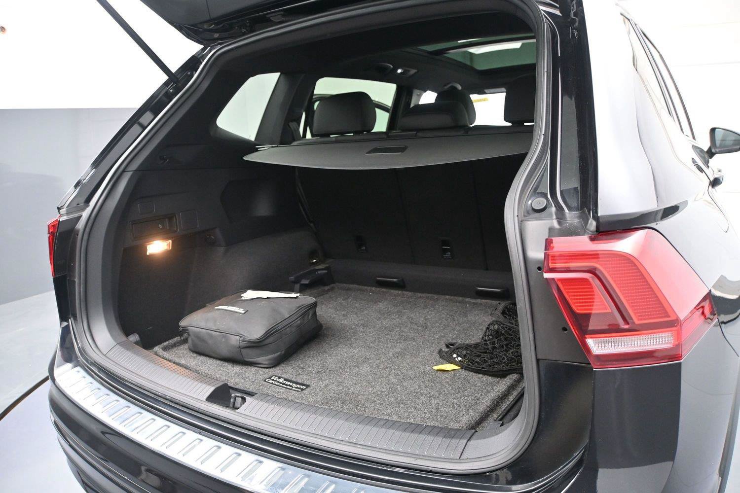 Used 2020 Volkswagen Tiguan SE R-Line AWD/4WD image 12