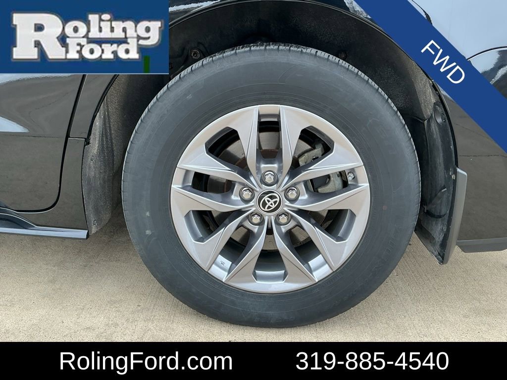 Used 2023 Toyota Sienna XLE image 4