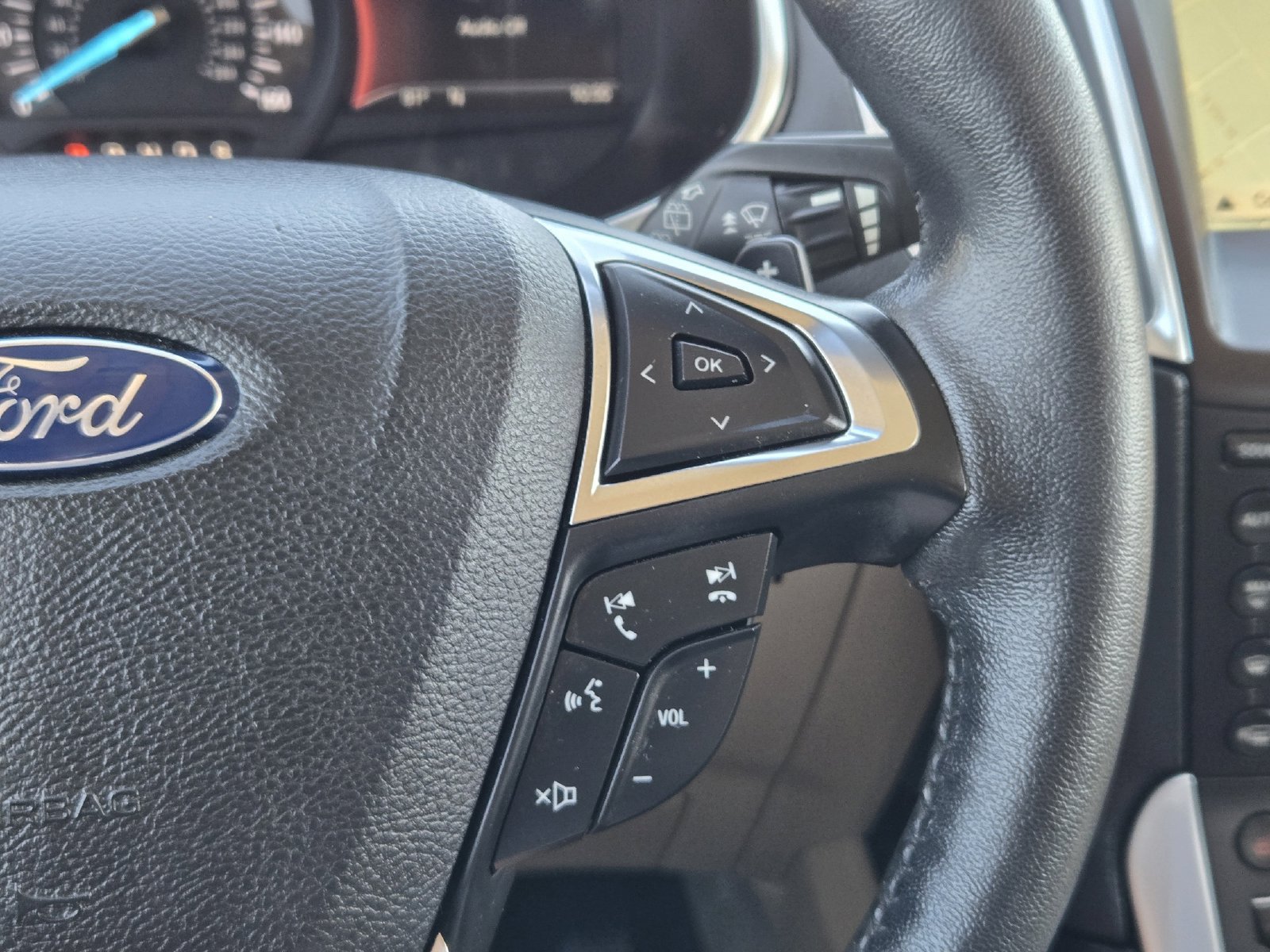 Used 2017 Ford Edge Titanium w/ Technology Package FWD image 33