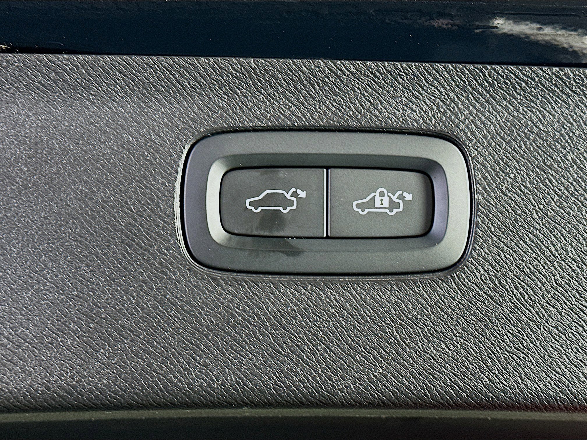 Used 2023 Volvo XC90 B6 Plus image 31