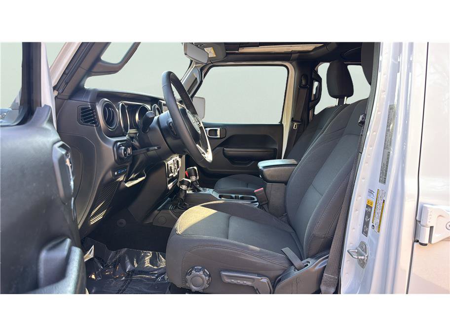 Used 2023 Jeep Wrangler Unlimited w/ Sun & Screen Package AWD/4WD image 10