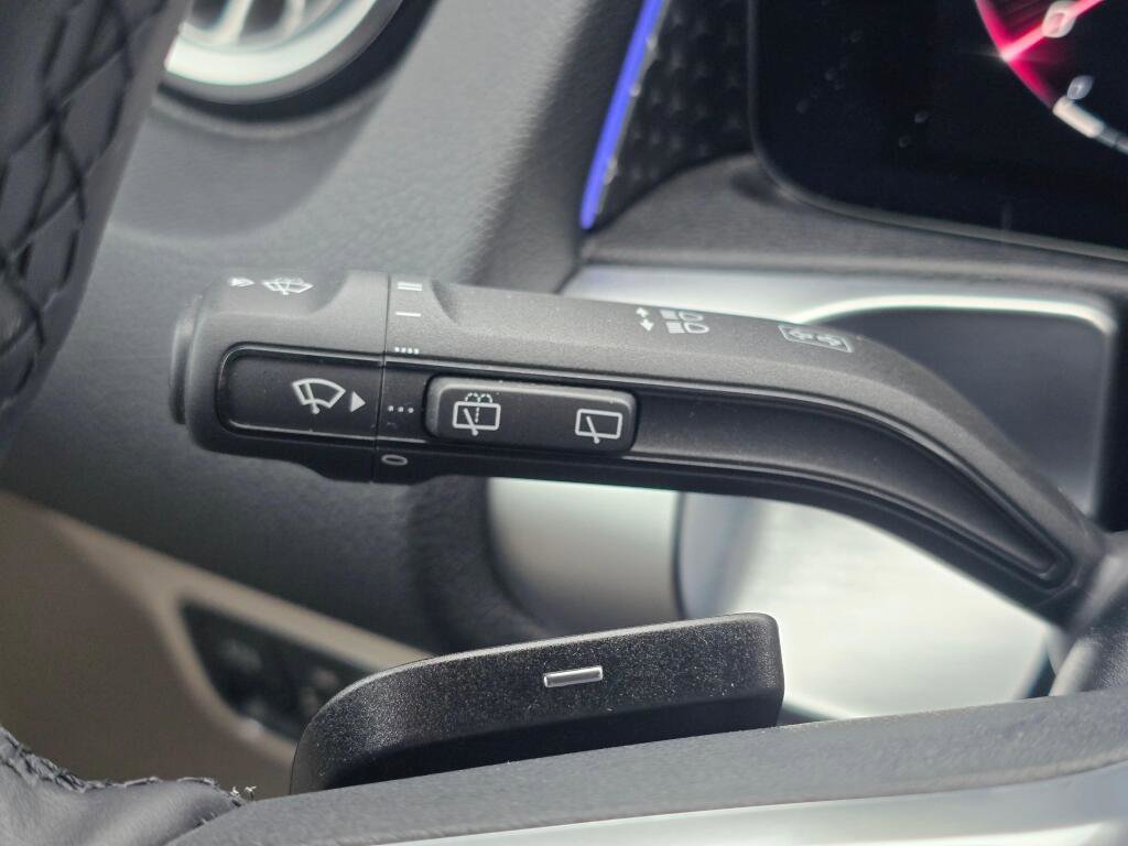 Certified 2025 Mercedes-Benz GLB 250 GLB 250 image 40