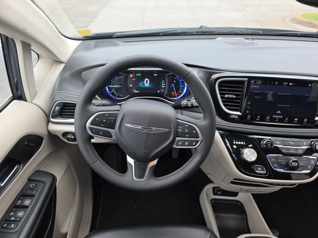 Used 2024 Chrysler Pacifica Limited FWD image 14