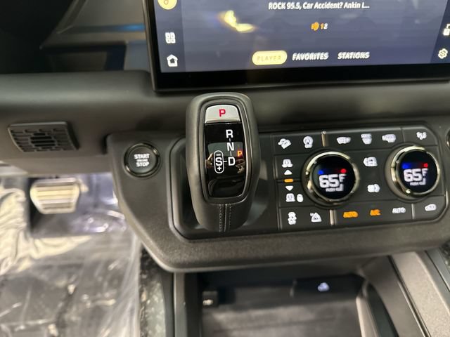 Used 2025 Land Rover Defender 110 AWD/4WD image 17