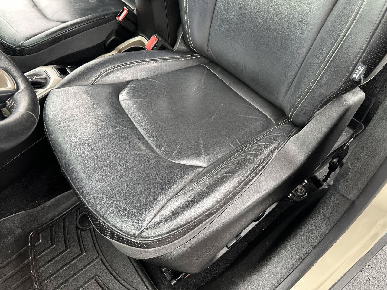 Used 2015 Jeep Renegade Limited AWD/4WD image 27