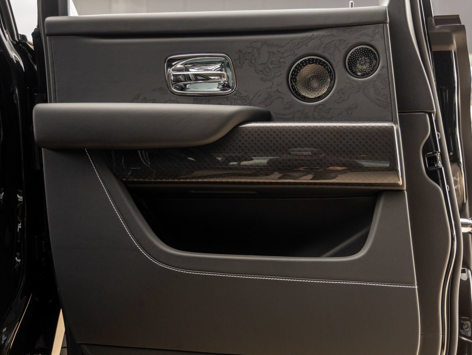New 2027 Rolls-Royce Cullinan Black Badge AWD/4WD image 38