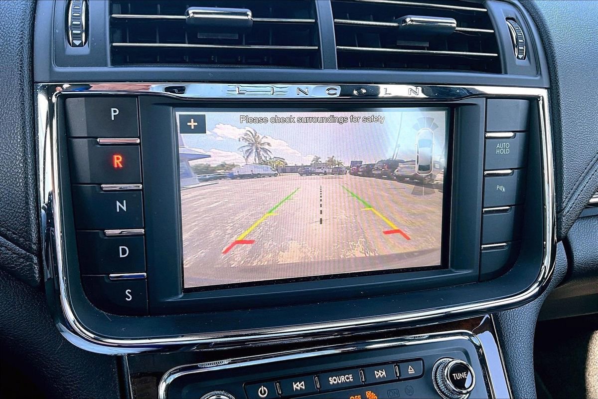 Used 2018 Lincoln Continental Reserve w/ Continental Climate Package image 14