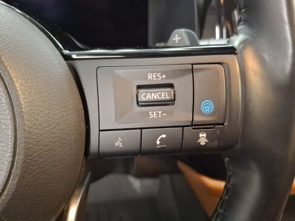 Used 2022 Nissan Pathfinder Platinum w/ Cargo Package AWD/4WD image 24