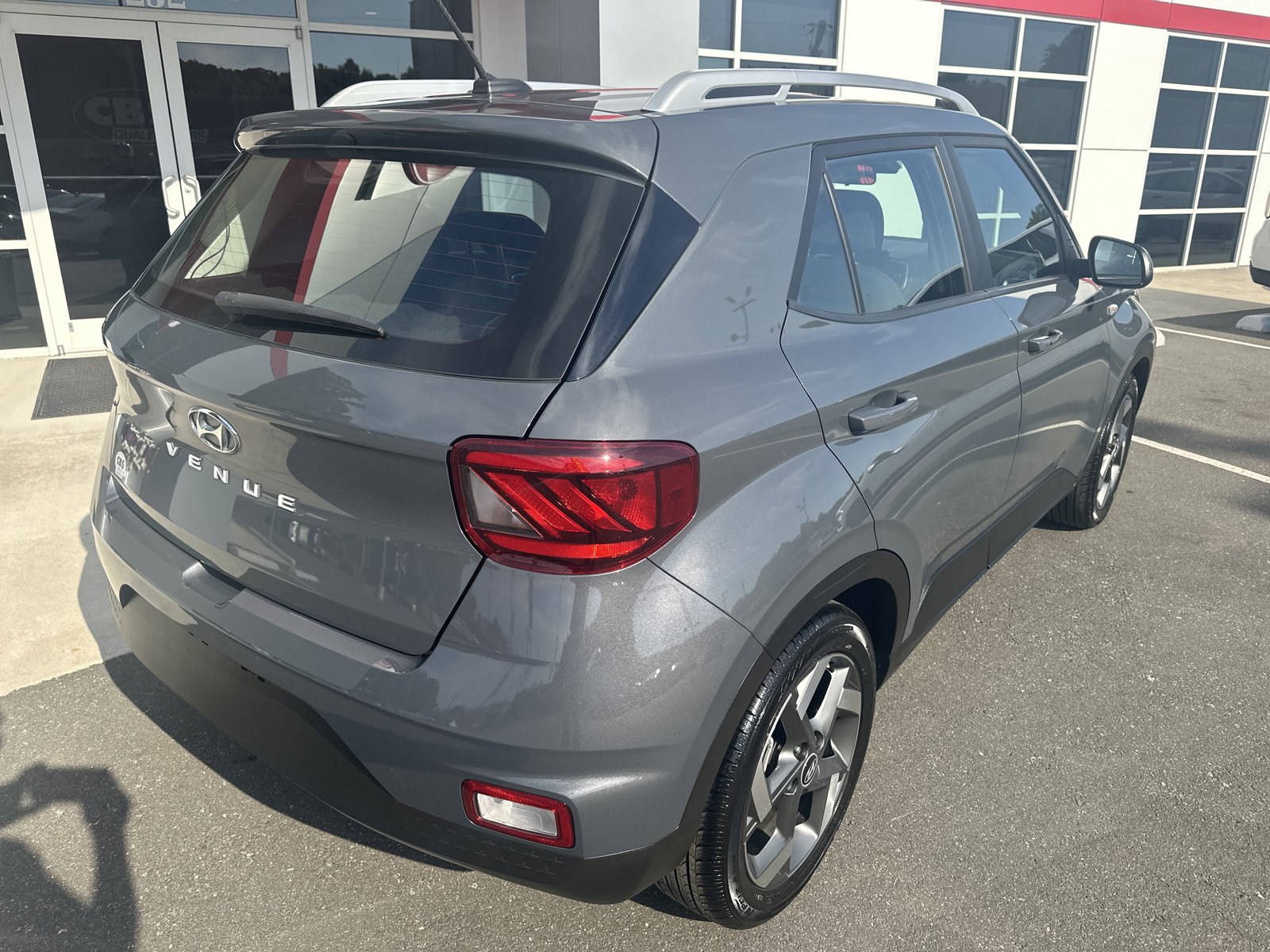 Used 2025 Hyundai Venue SEL FWD image 7