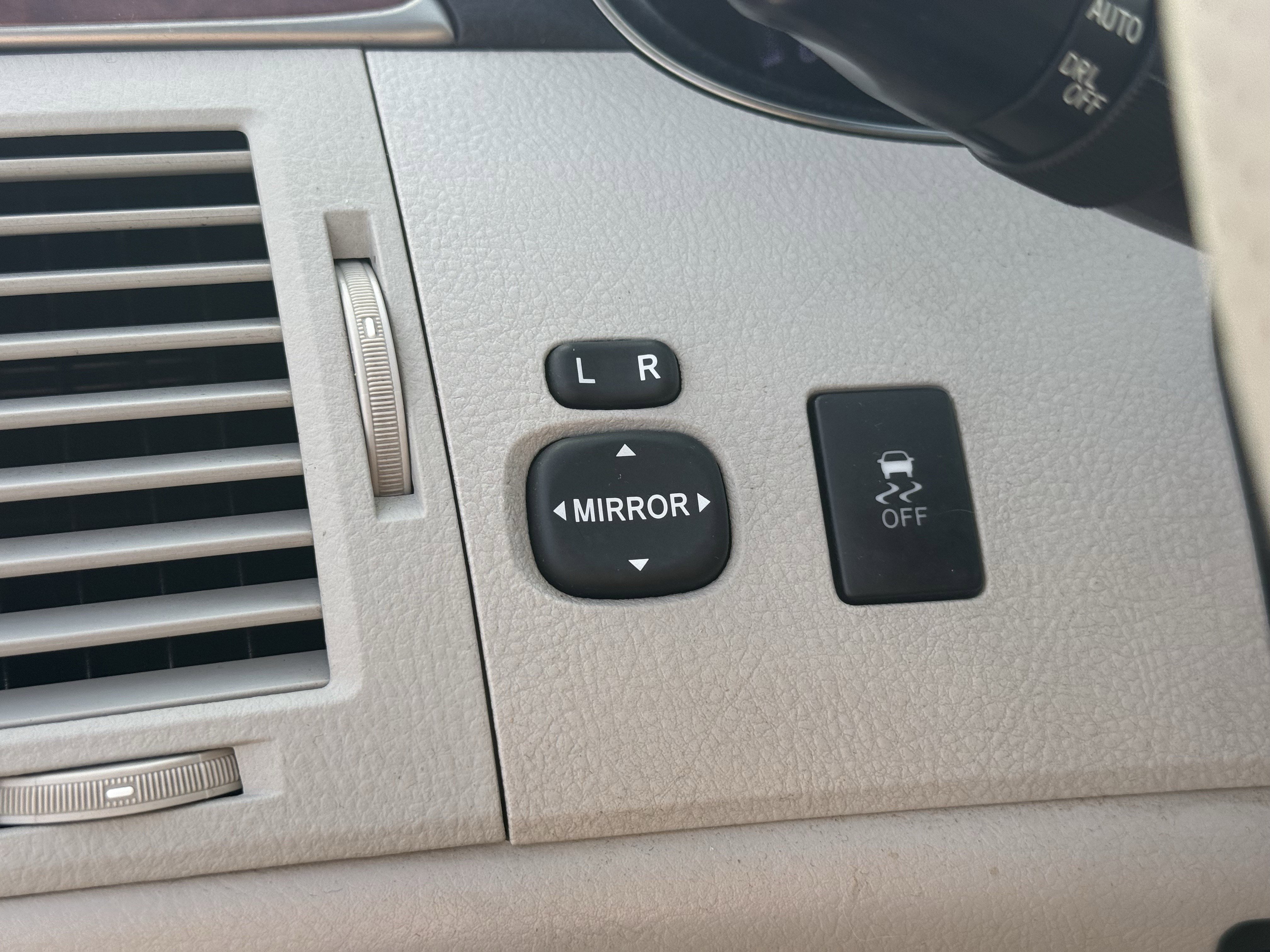 Used 2012 Toyota Avalon Limited image 26