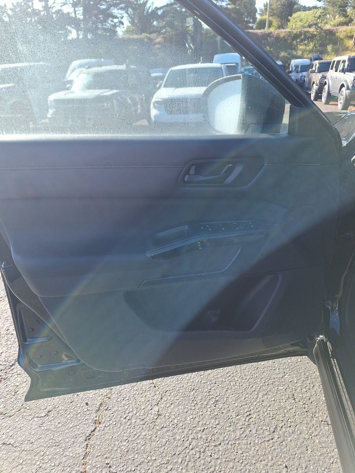 Used 2025 Nissan Pathfinder SV FWD image 12